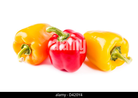 Poivrons colorés isolé sur blanc. Concept de l'alimentation santé, le régime alimentaire. Banque D'Images