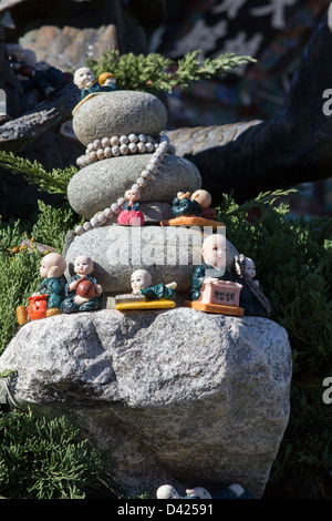 Peu de Bouddhas à Haedong Temple Yonggung à Busan, Corée du Sud Banque D'Images