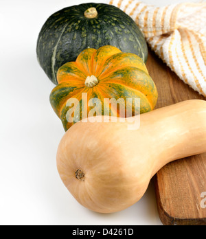 Assortiment de squash sur fond blanc Banque D'Images