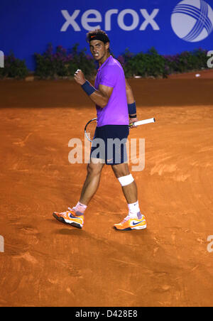 Acapulco, Mexique, Tennis Open 2013 - Demi-finale hommes de Rafael Nadal Espagne réagit après avoir gagné un point contre Nicolás Almagro lors du day 5. Banque D'Images