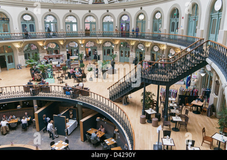 Intérieur de l'édifice corn exchange Leeds, Angleterre, RU Banque D'Images