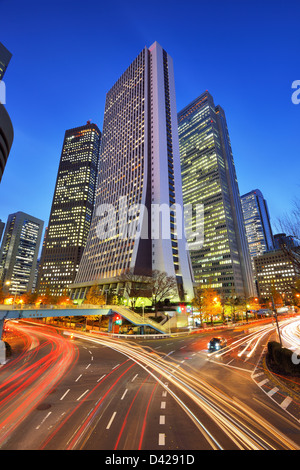 Les immeubles de bureaux à Shinjuku, Tokyo, Japon. Banque D'Images