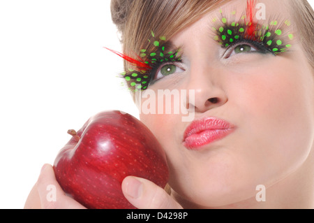 Femme jouer avec pomme rouge Banque D'Images