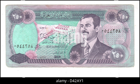 Devise irakienne, Dinar 250 remarque avec photo de Sadam Hussein. Rapportés de la guerre irakienne 5/2003 Par journaliste intégré. Banque D'Images