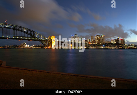 Sydney, Australie, une vue sur la baie de Port Jackson dans la nuit Banque D'Images