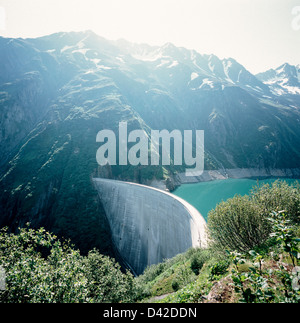 'Lai da curnera dam', lukmanierpass, canton des Grisons en Suisse. Banque D'Images