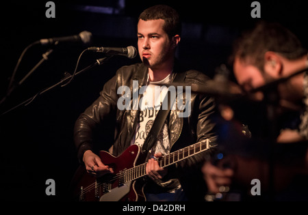 28 février 2013 - Le groupe de rock indépendant local natives en prestation au Tunnel Club, Milan, Italie Banque D'Images