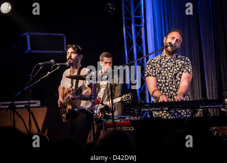 28 février 2013 - Le groupe de rock indépendant local natives en prestation au Tunnel Club, Milan, Italie Banque D'Images