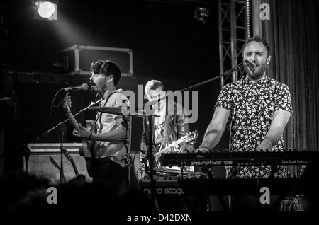 28 février 2013 - Le groupe de rock indépendant local natives en prestation au Tunnel Club, Milan, Italie Banque D'Images