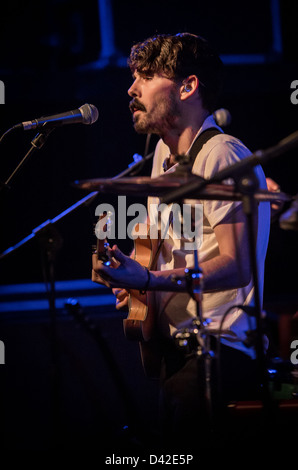 28 février 2013 - Le groupe de rock indépendant local natives en prestation au Tunnel Club, Milan, Italie Banque D'Images