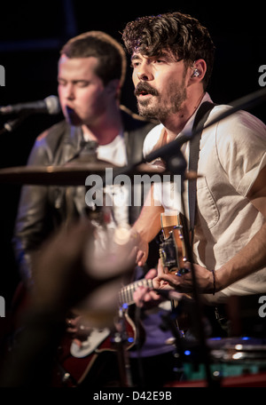 28 février 2013 - Le groupe de rock indépendant local natives en prestation au Tunnel Club, Milan, Italie Banque D'Images