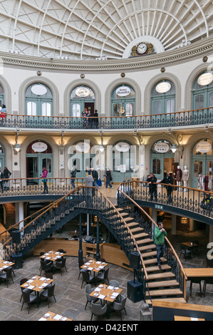 Intérieur de l'édifice corn exchange Leeds, Angleterre, RU Banque D'Images