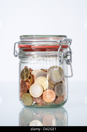 Hambourg, Allemagne, pot Mason rempli d'Euromuenzen Banque D'Images