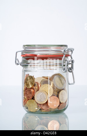 Hambourg, Allemagne, pot Mason rempli d'Euromuenzen Banque D'Images