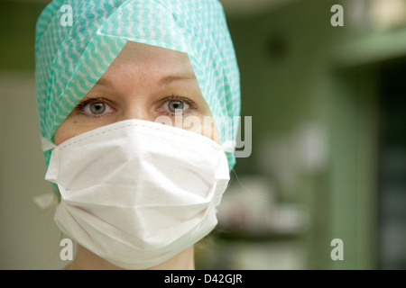 L'Allemagne, une infirmière en chirurgie Banque D'Images