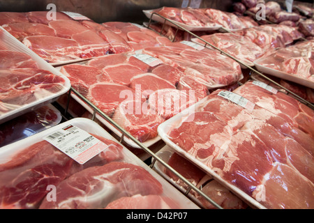 Produits de porc sur l'affichage à un entrepôt Costco Wholesale Club. Banque D'Images