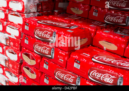 Produits Coca-Cola sur l'affichage à un entrepôt Costco Wholesale Club. Banque D'Images