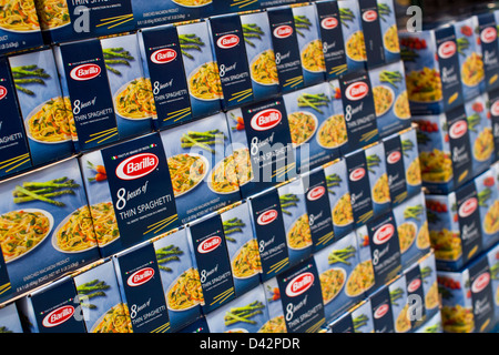 Spaghetti Barilla sur l'affichage à un entrepôt Costco Wholesale Club. Banque D'Images