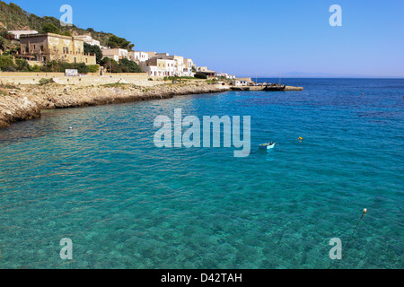 Bateau de pêche Bateaux mer Méditerranée nature paysage paysage marin de l'île personne n'Iles Egadi Italie Europe Sicile journée ensoleillée journée Banque D'Images