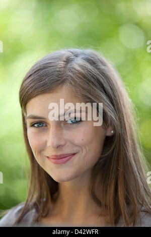 Freiburg, Allemagne, Portrait d'une jeune fille de 16 ans ' Banque D'Images