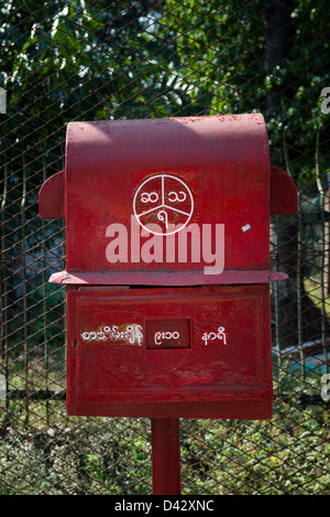 Post box Yangon Myanmar Banque D'Images