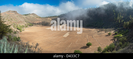 Caldera de los Marteles, Gran Canaria, est un grand cratère hydrovolcanic, formé par l'interaction de magma chaud avec de l'eau externe Banque D'Images