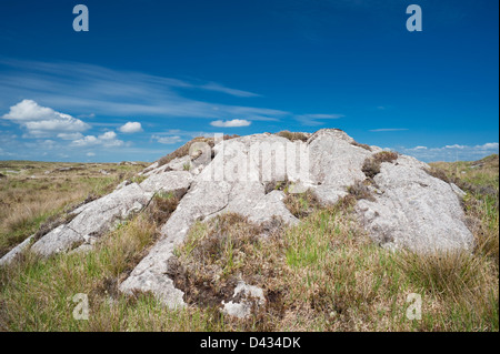 Les affleurements de granit dans la tourbière de Knockarasser, près de Spiddal, Connemara, Co Galway, Irlande Banque D'Images