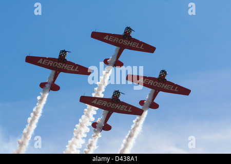 L'équipe de voltige Aeroshell volent en formation à la Stuart Air Show. Banque D'Images