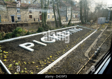 Laissant sur la station Pickering North York Moors Railway. Banque D'Images