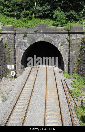 L'entrée du tunnel du chemin de fer Totley à Grindleford sur l' Hope Valley Line dans le Derbyshire, Angleterre, Royaume-Uni Banque D'Images