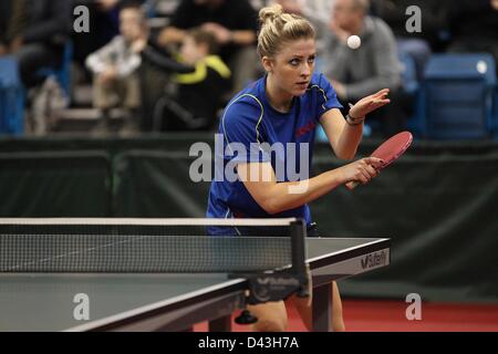 11.05.2013 Sheffield, Angleterre. Au cours de la Vickers Emma womens demi-finale de l'English National Championnats de Tennis de Table de l'Ponds Forge International Sports Centre. Banque D'Images