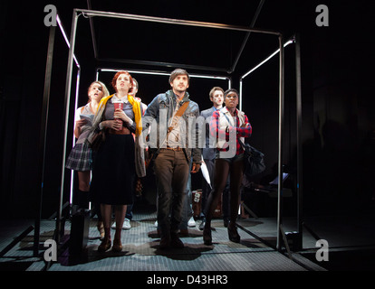 Ascenseur, nouvelle comédie musicale mettant en vedette de jeunes acteurs britanniques au Soho Theatre, Londres Banque D'Images