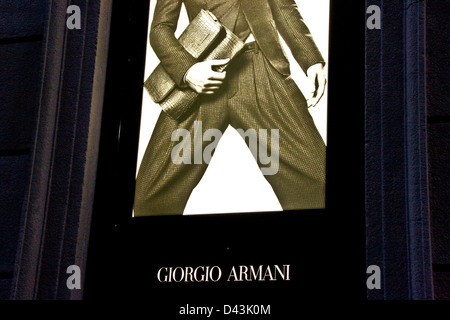 Giorgio Armani modèle masculin publicité affichage lumineux Milan Lombardie Italie Europe Banque D'Images