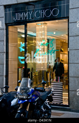 Jimmy Choo designer magasin Boutique shop Milan Lombardie Italie Europe Banque D'Images
