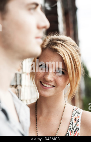 Couple Outdoors, Mannheim, Baden-Wurttemberg, Germany Banque D'Images