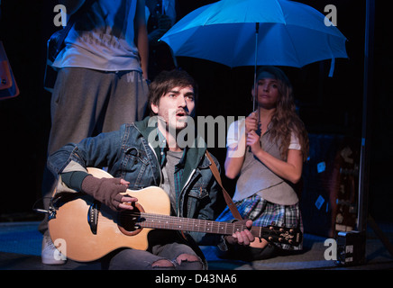 Ascenseur, nouvelle comédie musicale mettant en vedette de jeunes acteurs britanniques au Soho Theatre, Londres Banque D'Images