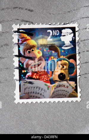 2e classe Wallace & Gromit timbre de Noël coincé sur l'enveloppe d'argent Banque D'Images