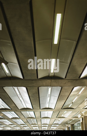 Phares sur plafond, St Pancras, St Pancras, Londres, Angleterre Banque D'Images