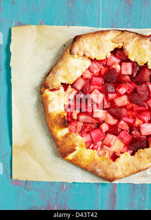 Vue de dessus de tarte rhubarbe fraise Banque D'Images