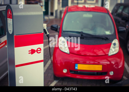 Location de vélos dans la rue, Amsterdam, Hollande du Nord, Pays-Bas Banque D'Images