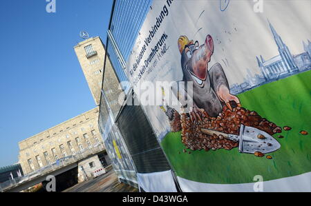 Vue sur le site de construction du projet de construction ferroviaire controversée à Stuttgart 21 Schlosspark à Stuttgart, Allemagne, 04 mars 2013. Le 05 mars, le conseil de surveillance de la compagnie de la Deutsche Bahn se réunit pour discuter des prochaines étapes du projet. Photo : BERND WEISSBROD Banque D'Images