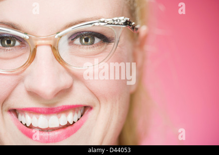 Portrait de femme portant des lunettes Vintage Banque D'Images