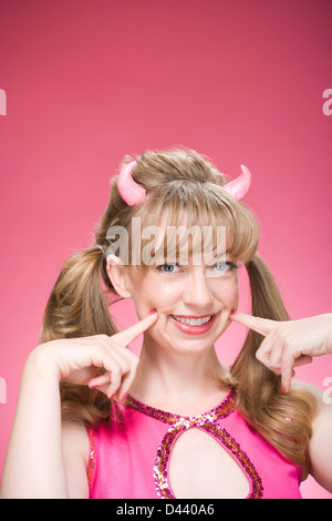 Portrait of Woman Wearing Devil Horns et Making Faces Banque D'Images
