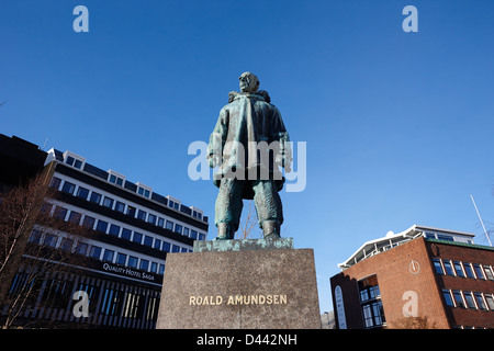 Statue de Roald Amundsen à Tromsø troms Norvège europe Banque D'Images