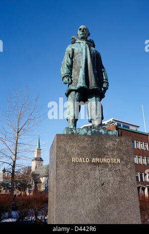 Statue de Roald Amundsen à Tromsø troms Norvège europe Banque D'Images