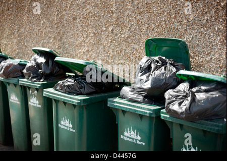 Wheelie Bins, England, UK Banque D'Images