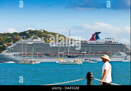 Bateau de croisière à St Thomas, Îles Vierges Américaines Banque D'Images