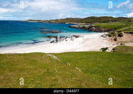 Camas Bostadh bay et plage sur Grand Bernera dans les Hébrides extérieures. Banque D'Images