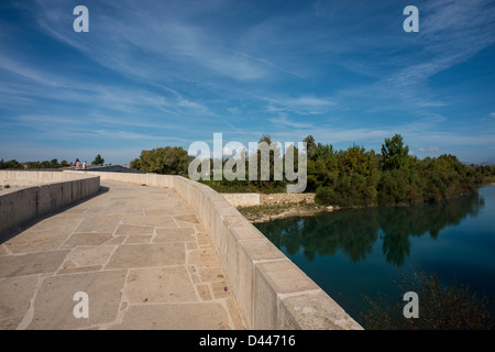 Eurymedon bridge près d'Aspendos en Turquie sur la rivière Eurymedon partie fin 13ème siècle et la construction romaine Seljuq Banque D'Images