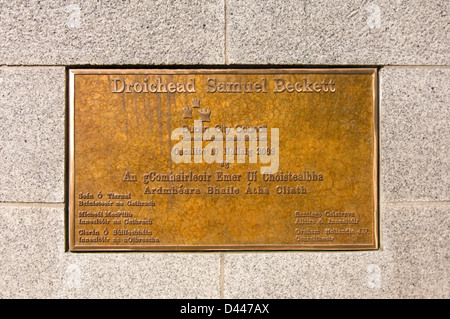 De près de l'horizontale de la plaque de laiton sur Samuel Beckett Bridge, Droichead Samuel Beckett, à Dublin sur une journée ensoleillée. Banque D'Images